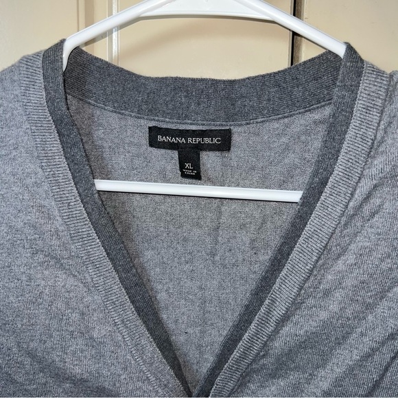 Banana Republic Men's Gray Cotton & Silk Blend Button Down Sweater Vest Size XL - Picture 2 of 9